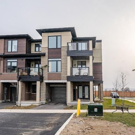 Modern Hamilton Homes Lake Ontario Shore By Globalstay Exteriör bild