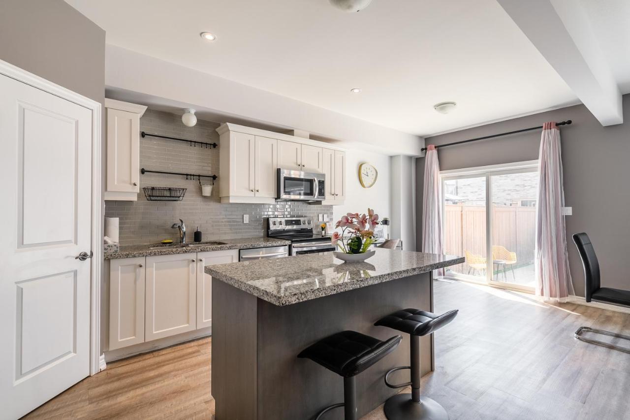 Modern Hamilton Homes Lake Ontario Shore By Globalstay Exteriör bild