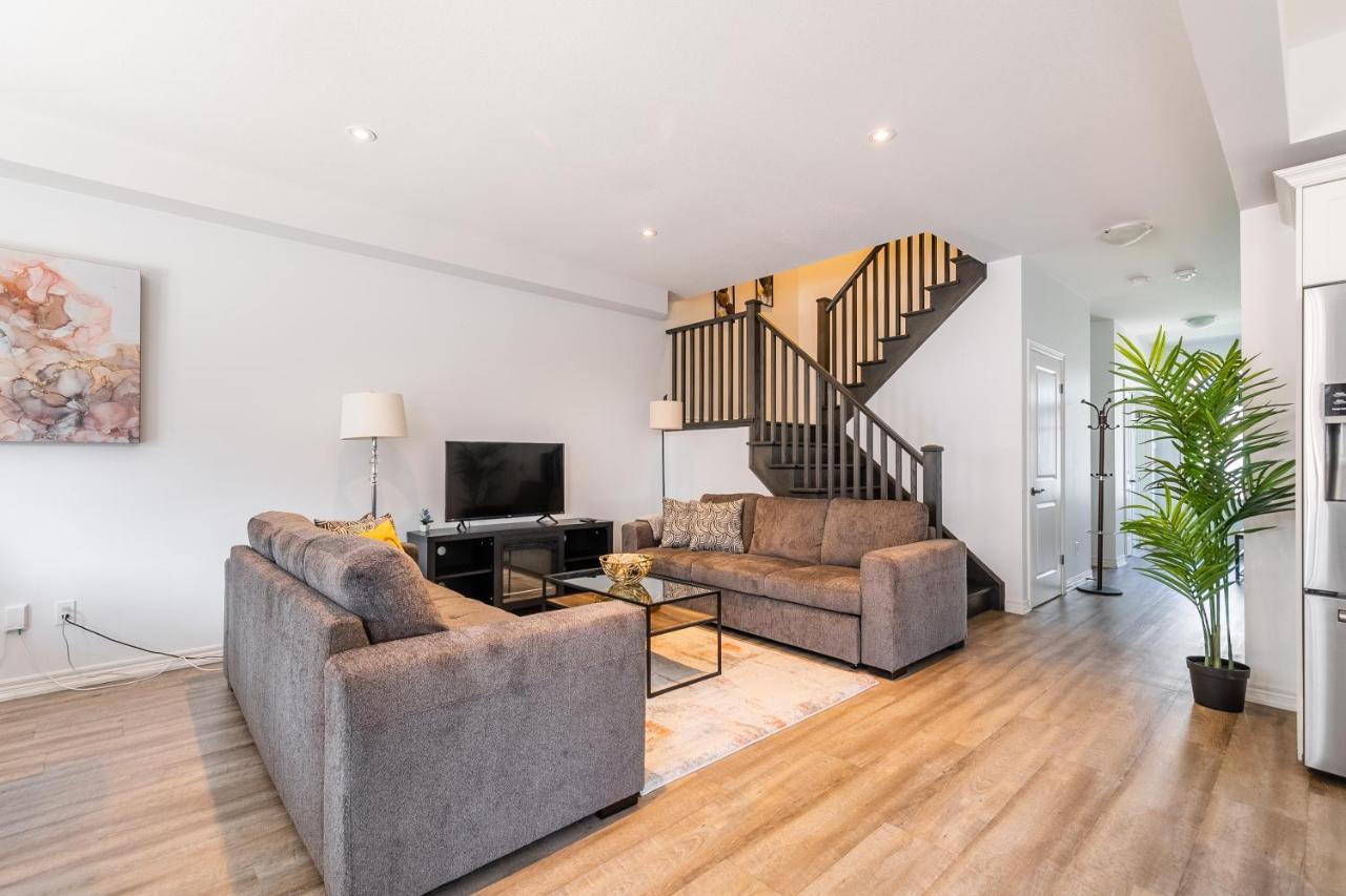 Modern Hamilton Homes Lake Ontario Shore By Globalstay Exteriör bild