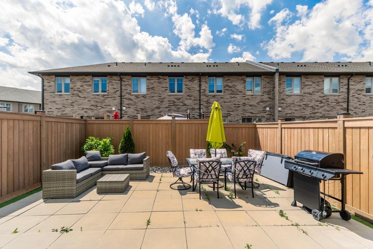 Modern Hamilton Homes Lake Ontario Shore By Globalstay Exteriör bild