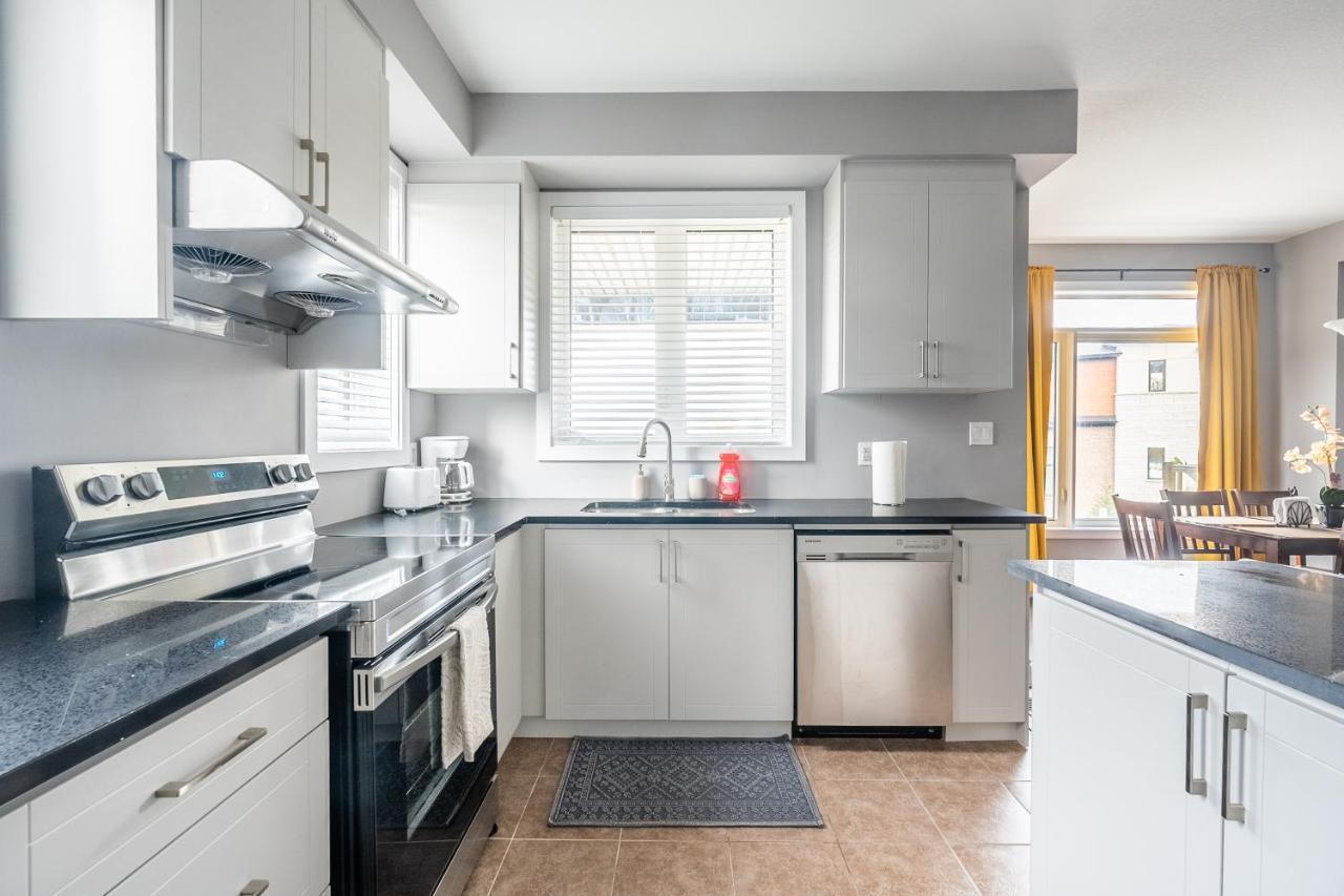 Modern Hamilton Homes Lake Ontario Shore By Globalstay Exteriör bild