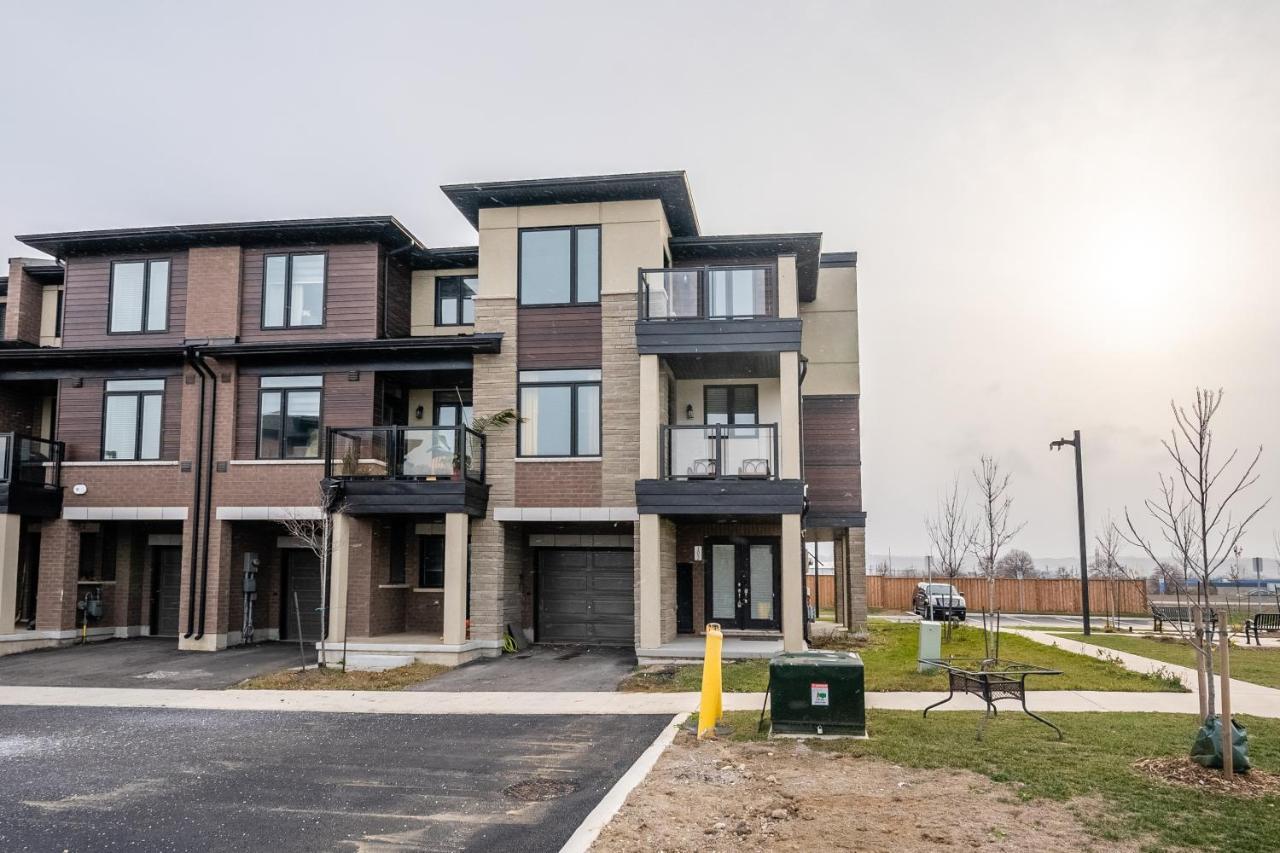 Modern Hamilton Homes Lake Ontario Shore By Globalstay Exteriör bild