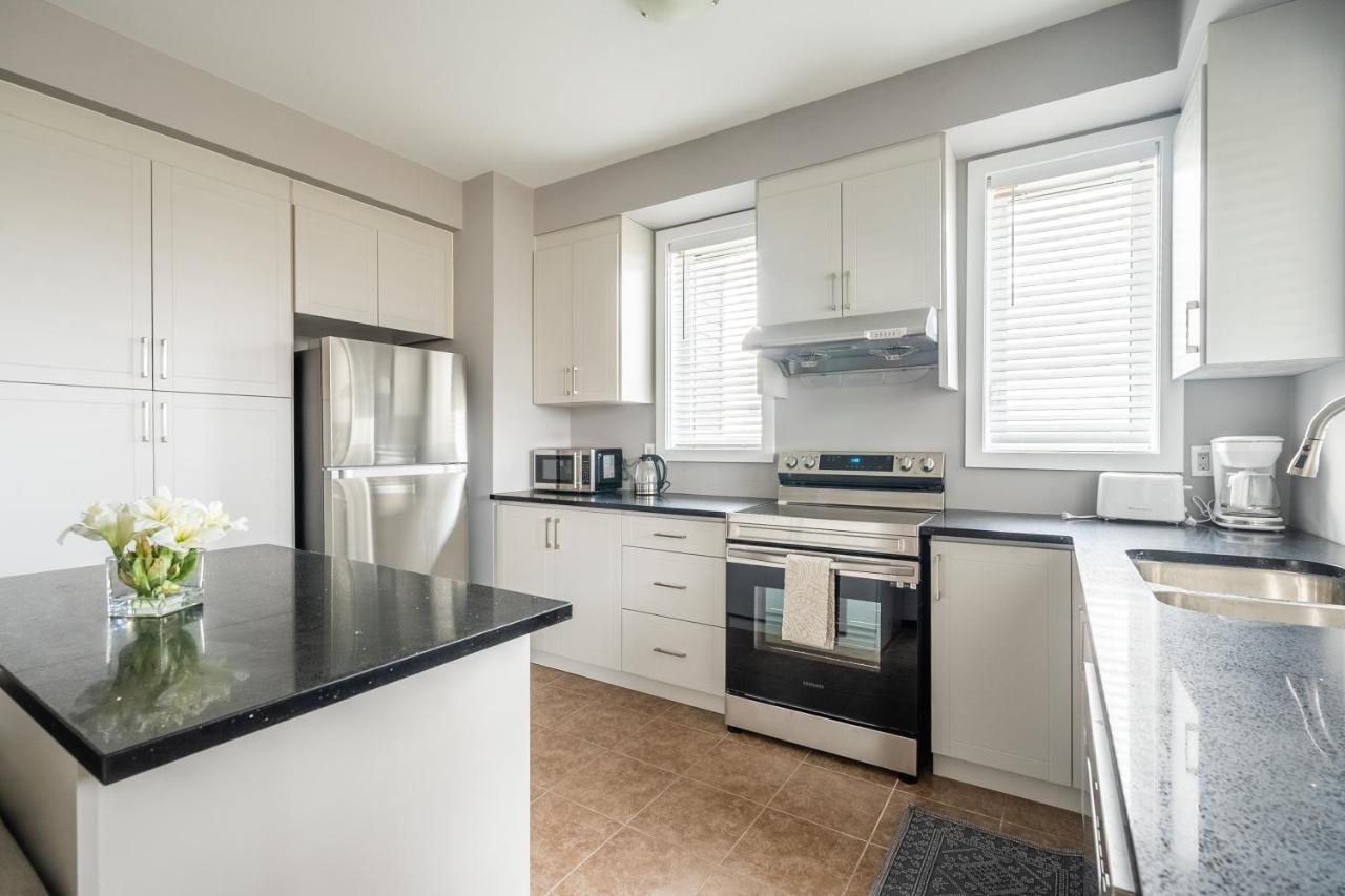 Modern Hamilton Homes Lake Ontario Shore By Globalstay Exteriör bild