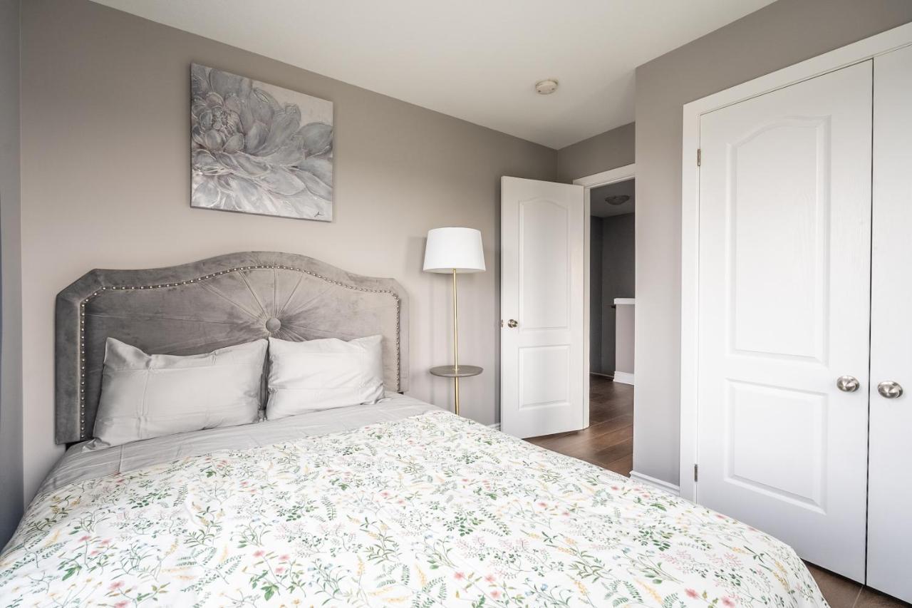 Modern Hamilton Homes Lake Ontario Shore By Globalstay Exteriör bild