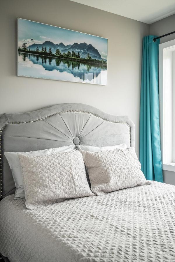 Modern Hamilton Homes Lake Ontario Shore By Globalstay Exteriör bild