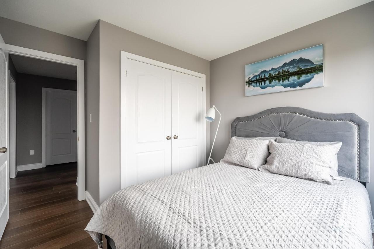 Modern Hamilton Homes Lake Ontario Shore By Globalstay Exteriör bild